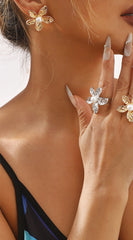 Tina Pearl Metal Floral Stud Earrings - Gold