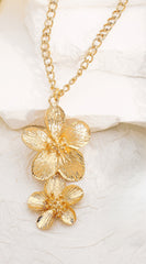 Elegance Metal Flower Pendant Necklace - Gold
