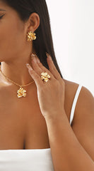 Jia Rhinestone Metal Floral Pendant Necklace - Gold