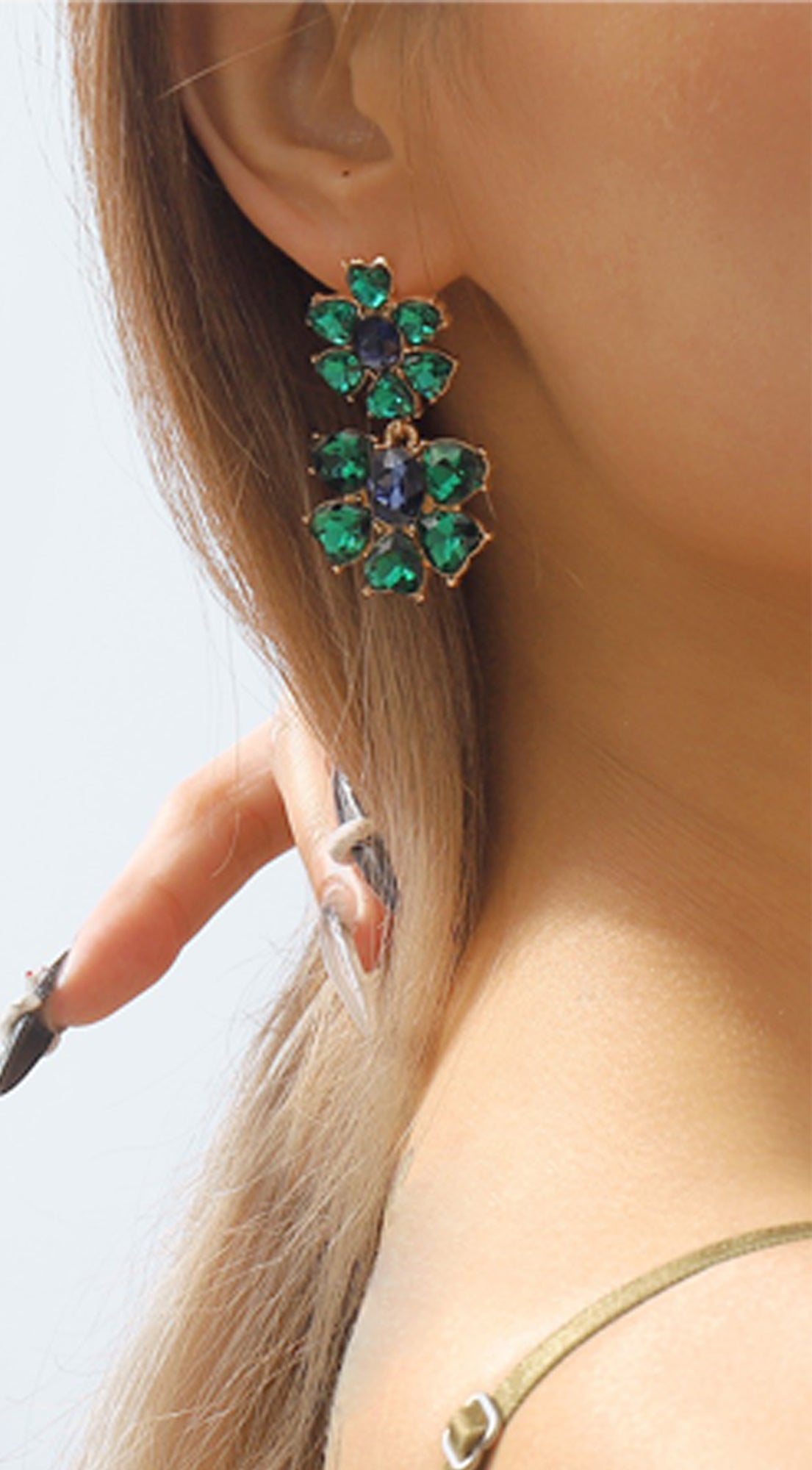 Ria Tiers Rhinestone Flower Dangle Earrings - Green