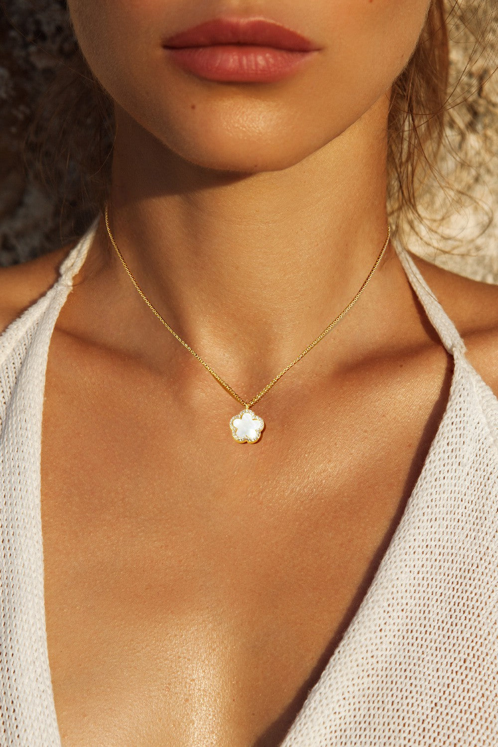 Pearl Gold Clover Rhinestone Trimmed Pendant Necklace