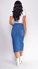 Riya Basic T-Shirt in Shirt - White side profile view on model