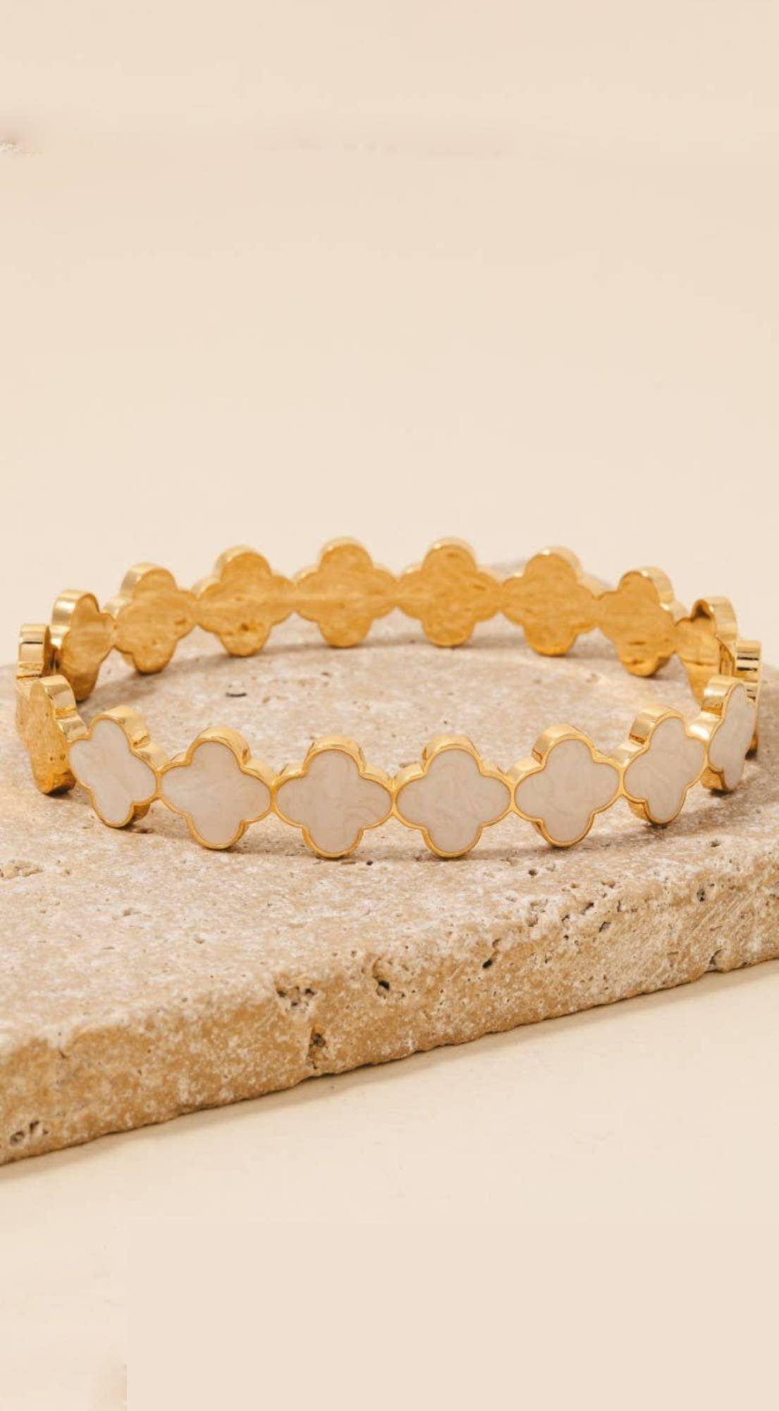 Metallic Clover And Shell Hinge Bangle Bracelet - Gold