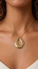 Mare Hammered Open Oval Pendant Necklace - Gold