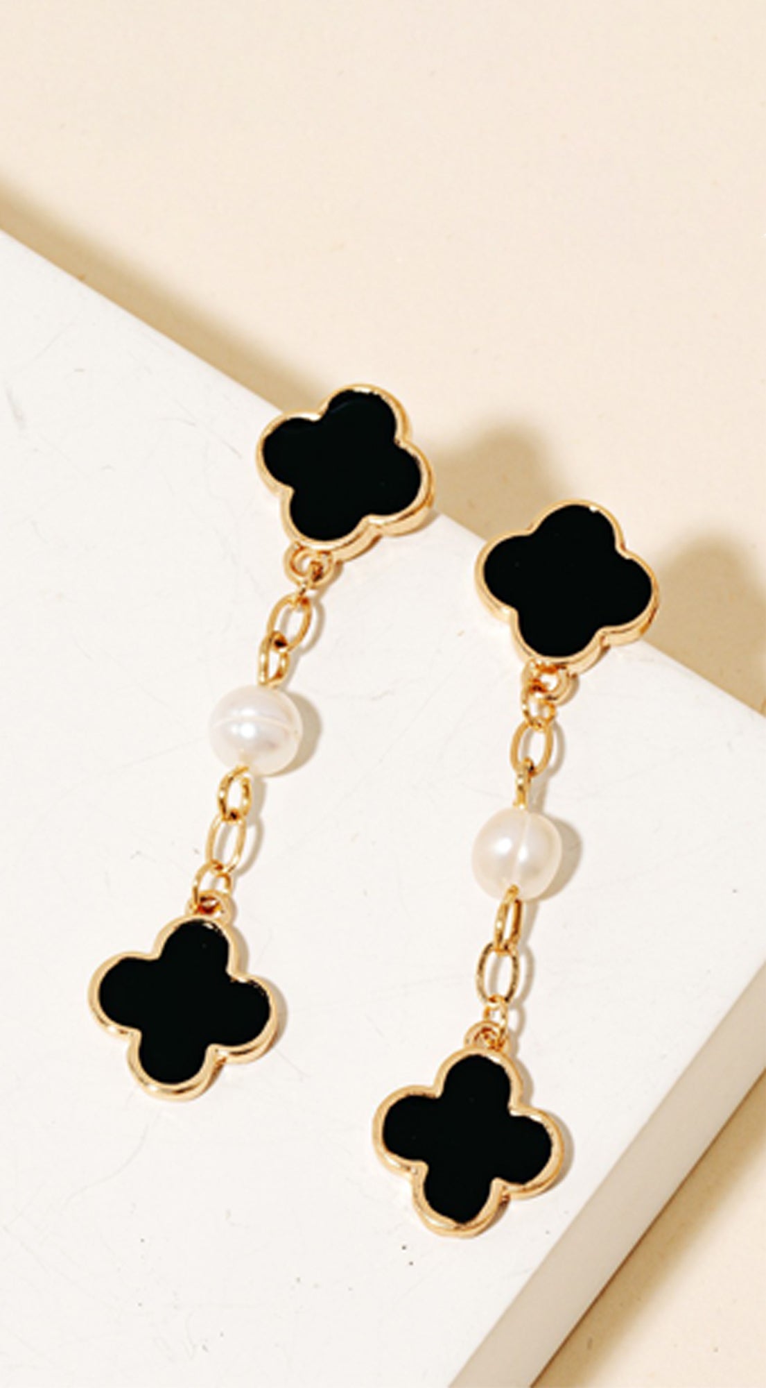 Mya Clover & Fresh Water Pearl Chain Earrings - Black